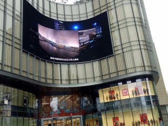 深圳电子显示屏厂家：户外广告的投放技巧